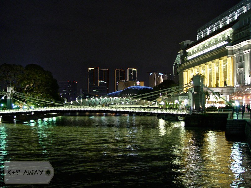 Fullerton hotel and river