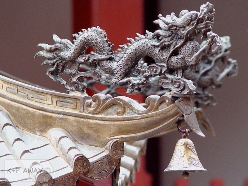 Dragons in the chinese temple